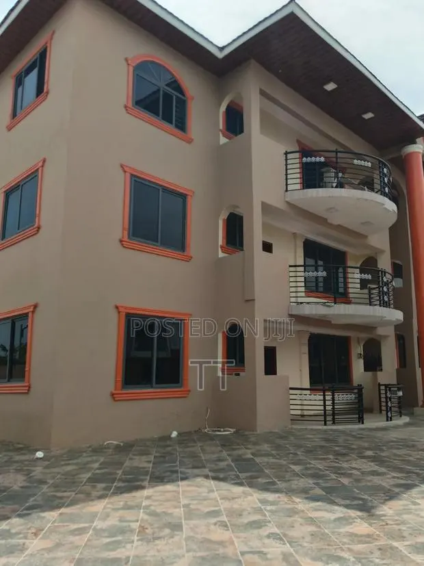 2bdrm Apartment in Sakumono Com, 14 for rent · Photo 1