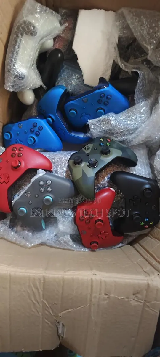 Xbox One S Controllers(Various Colors) · Photo 1
