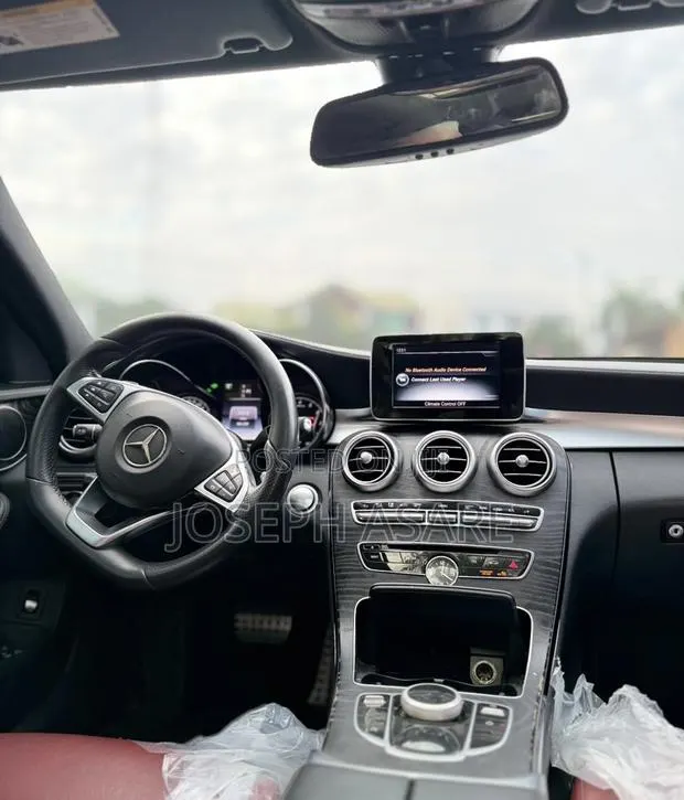 Mercedes-Benz C300 2017 White · Photo 1
