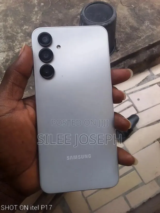 Samsung Galaxy A16 128 GB Silver · Photo 1