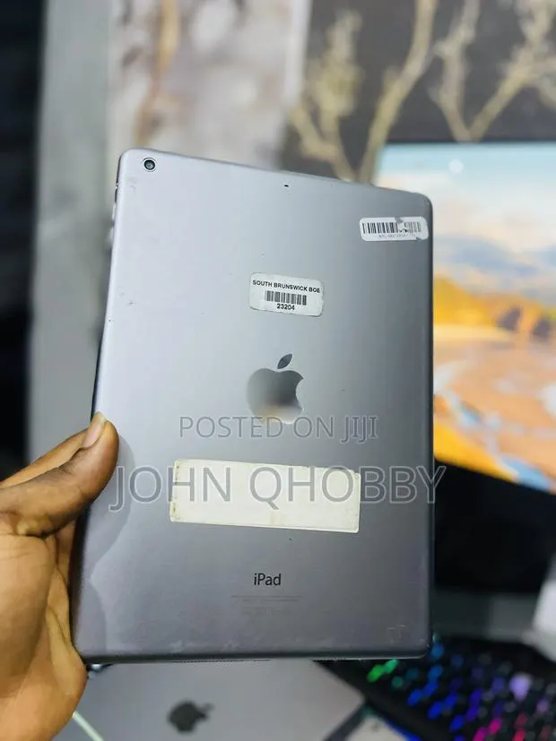 Apple iPad Air 16 GB Gray · Photo 1