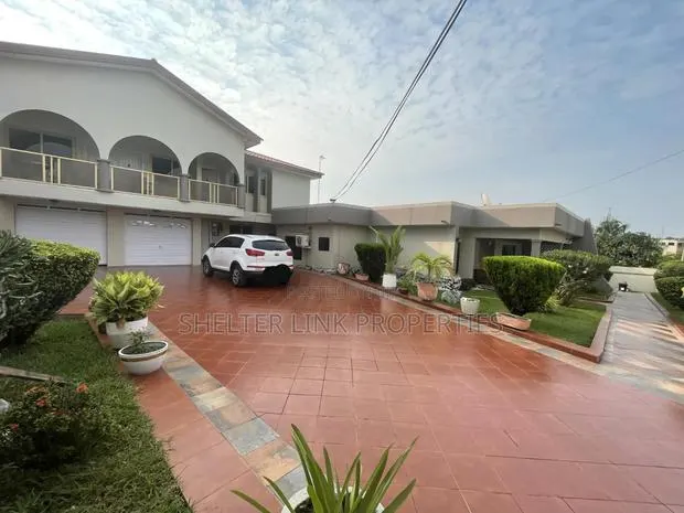 8 Bedroom Commercial Building for Rent at Dansoman · Photo 1