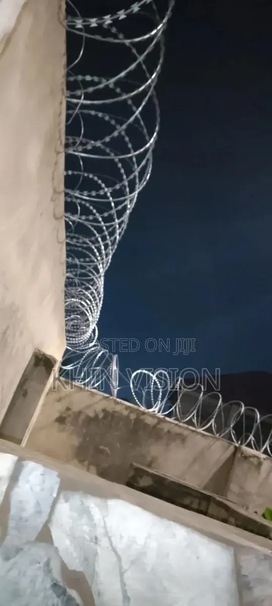 Razor Fence Without Power Available · Photo 1