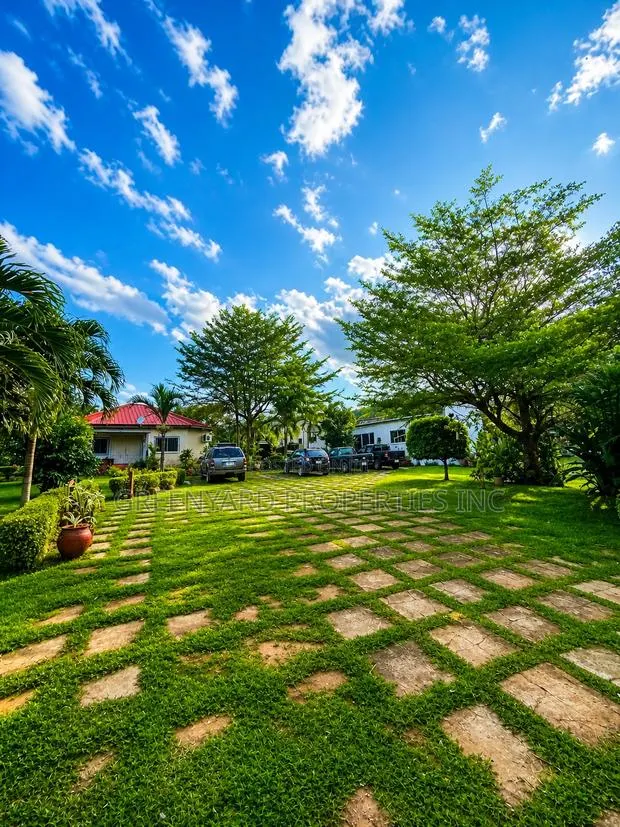 8bdrm Villa in Teiman, Oyarifa for sale · Photo 1