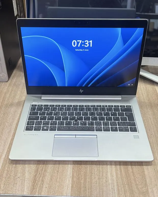 Laptop HP EliteBook 830 G6 8GB Intel Core i7 SSD 256GB · Photo 1