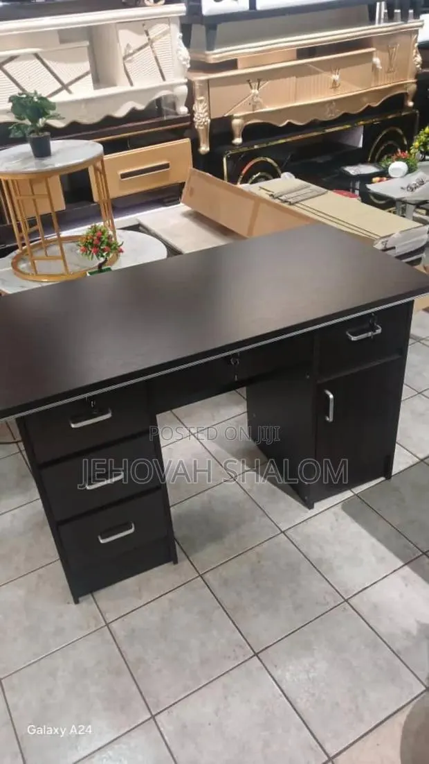 Office Table · Photo 1