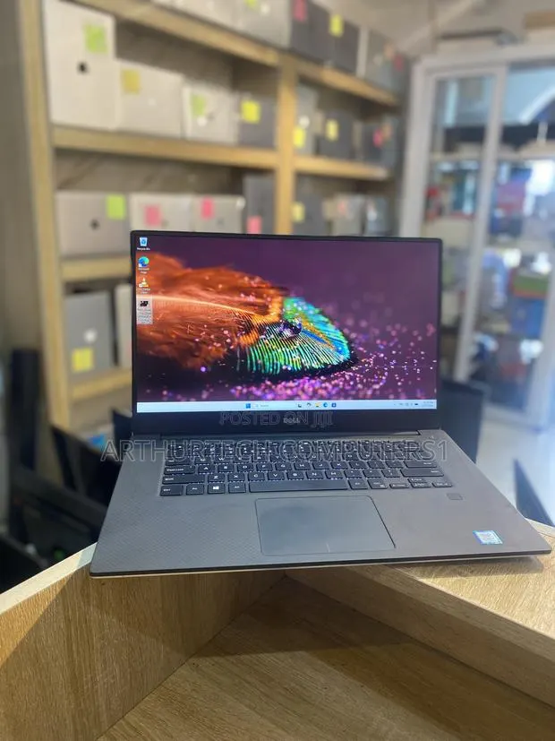 Laptop Dell XPS 15 9560 8GB Intel Core i7 SSD 256GB · Photo 1