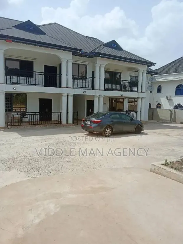 Furnished 10bdrm Block of Flats for sale · Photo 1