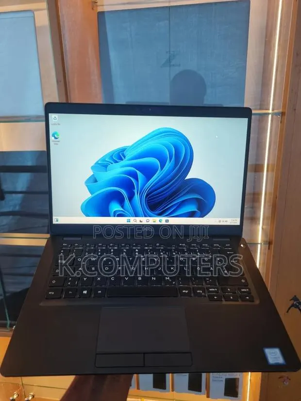 Laptop Dell Latitude 5300 8GB Intel Core i5 SSD 256GB · Photo 1
