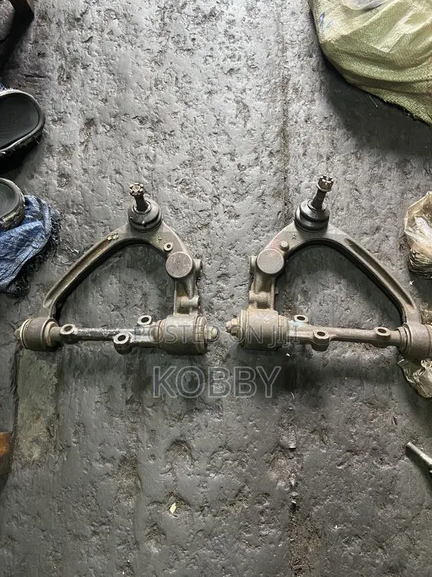 Toyota Hiace /Fish, Upper Arm/ Upper Control Arm Korea / Japan Used · Photo 1