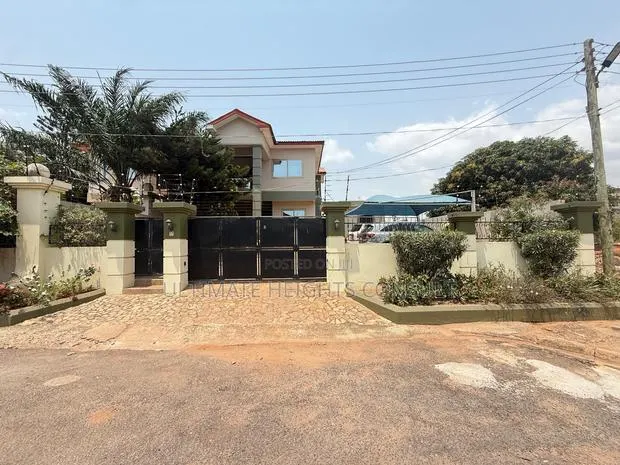 4bdrm House in West Hills Mall for sale