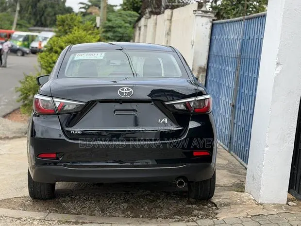 Toyota Yaris iA 1.5 FWD 2017 Black · Photo 1