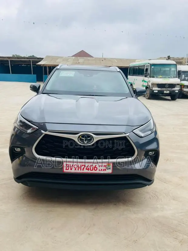 Toyota Quantum 2022 Grey · Photo 1