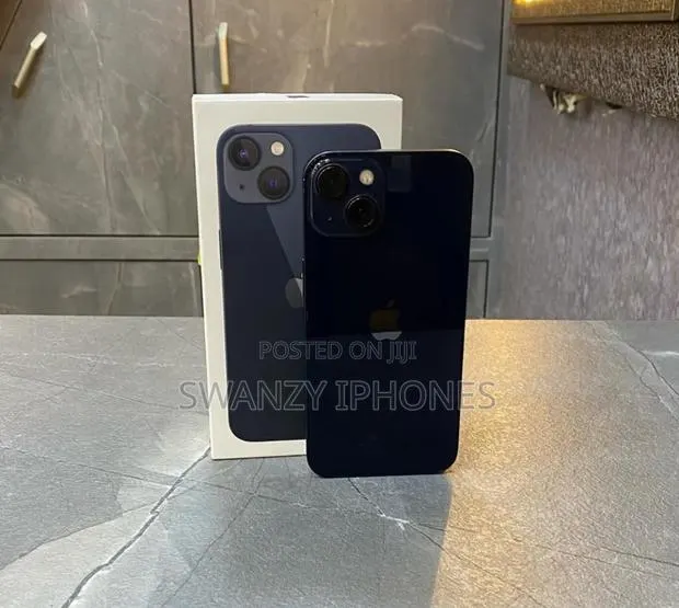 New Apple iPhone 13 128 GB Black · Photo 1