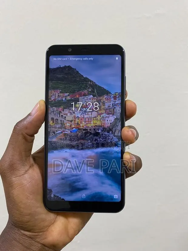 Sharp Aquos V 64 GB Black · Photo 1