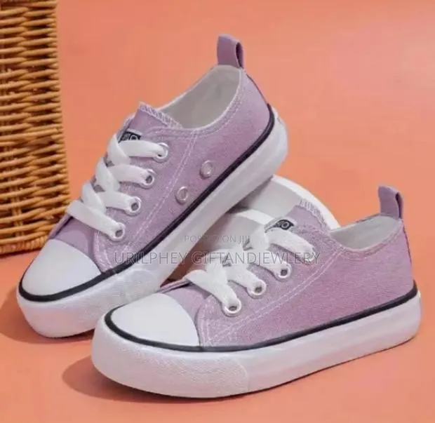 Kids Converse Shoes · Photo 2