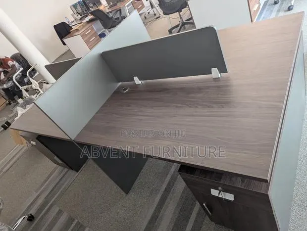 Workstations 4 by 1 for Office Use · Photo 1