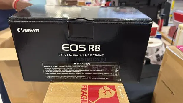 Canon Eos R8 Mirrorless Camera With Rf 24-50mm F/4.5-6.3 Is STM Lens · Photo 1
