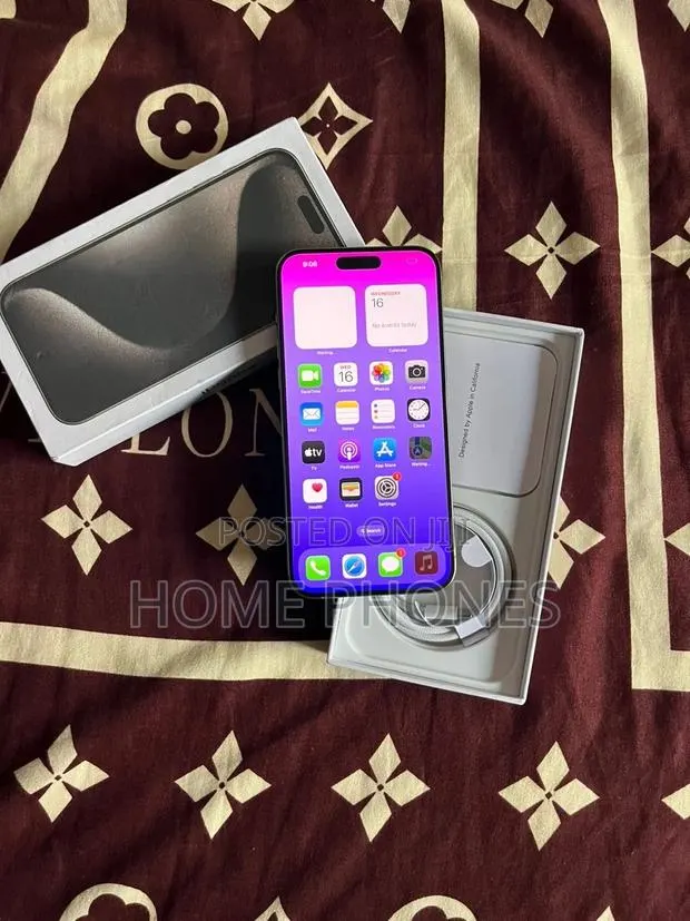 Apple iPhone 15 Pro Max 256 GB Silver · Photo 1