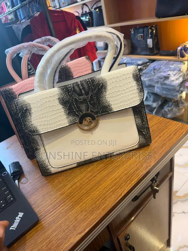 Female Outing Hand Bag · Photo 1