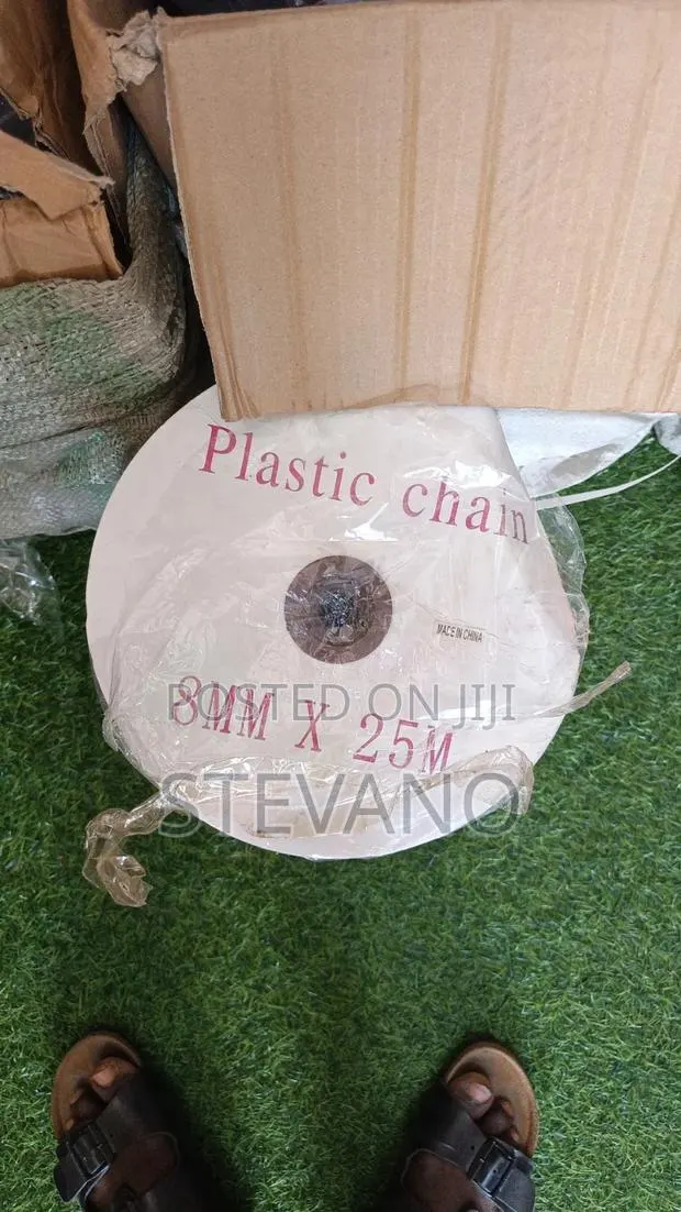 Plastic Chains · Photo 1