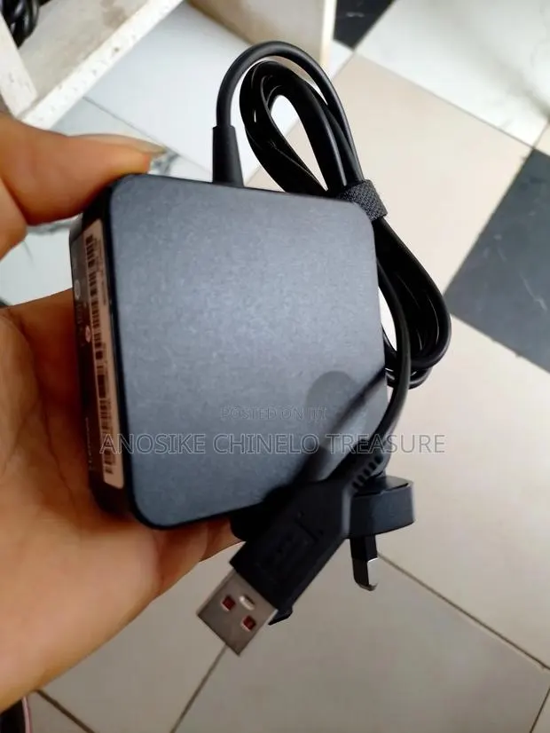 Lenovo Yoga Laptop Adapter · Photo 1