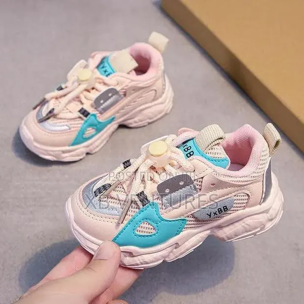 Stylish Girls Sneakers · Photo 4