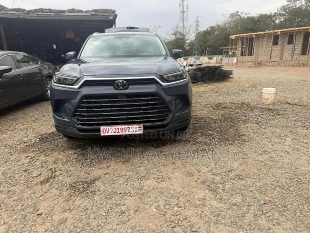 Toyota Grand Highlander XLE AWD 2024 Gray · Photo 1