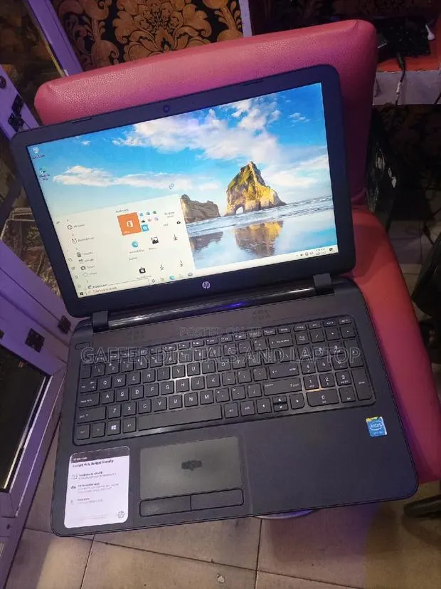 New Laptop HP Pavilion 15 4GB Intel Celeron HDD 500GB · Photo 1