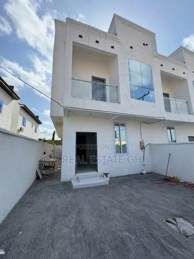 2bdrm House in Ashaley Botwe, School Junction for sale · Photo 1