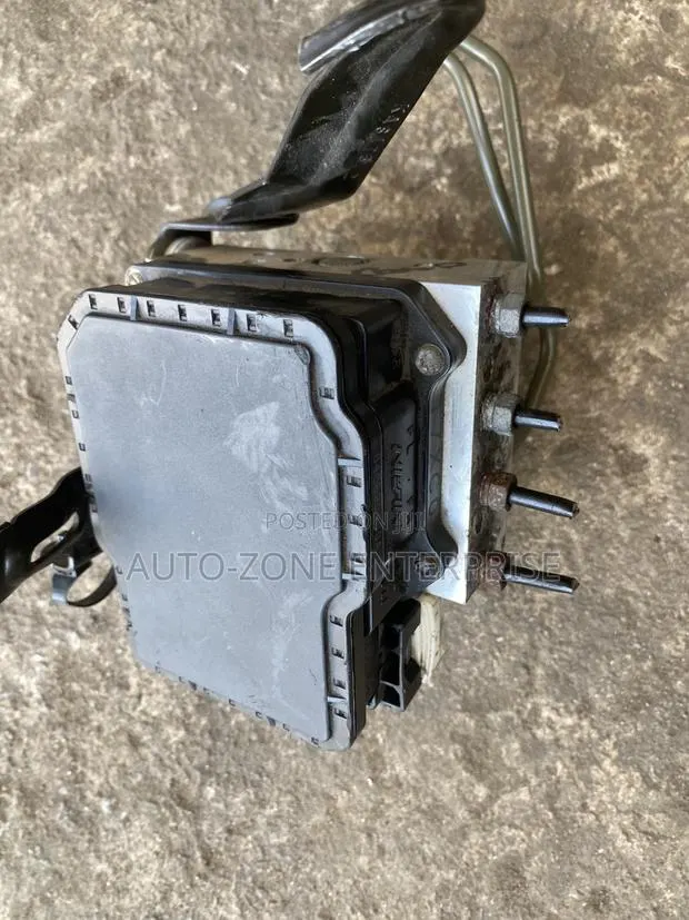 Honda HR-V Anti-Lock Braking System Actuator (ABS Motor) · Photo 1