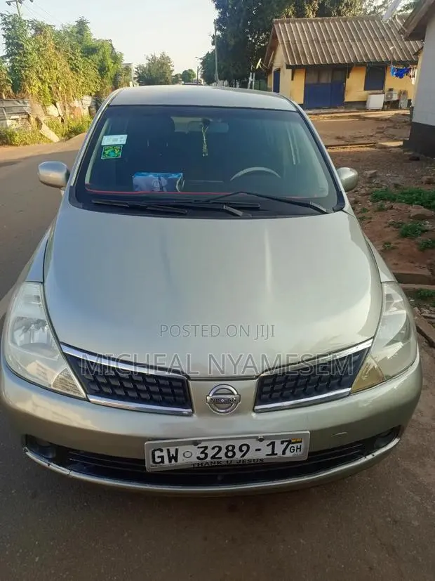 Nissan Tiida 2006 Gold · Photo 1