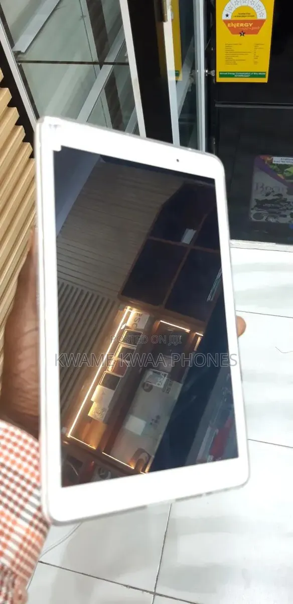 New Huawei MediaPad 64 GB White · Photo 1