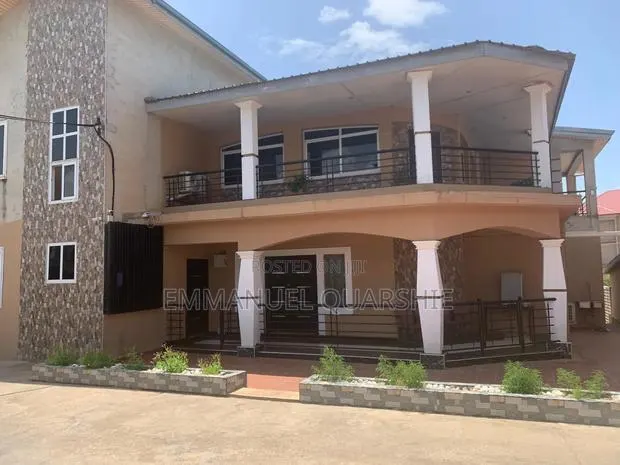 12bdrm Mansion in Weija for sale · Photo 1