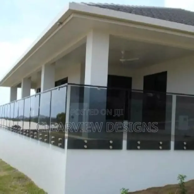 Premium Glass Balustrade / Frameless Glass Handrail · Photo 1