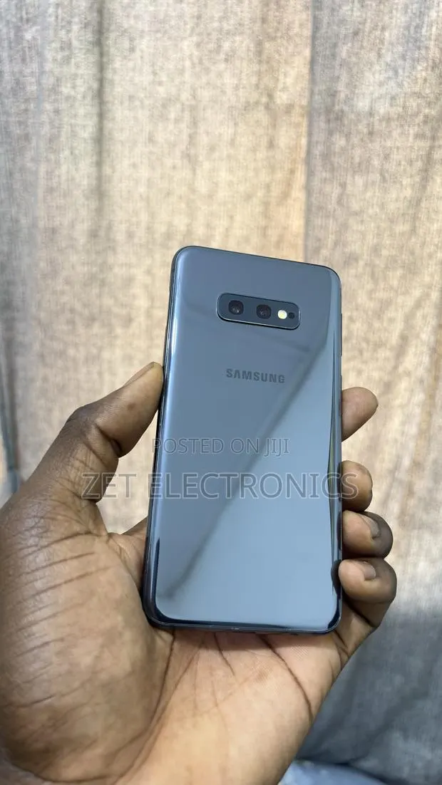 Samsung Galaxy S10e 128 GB Blue · Photo 1