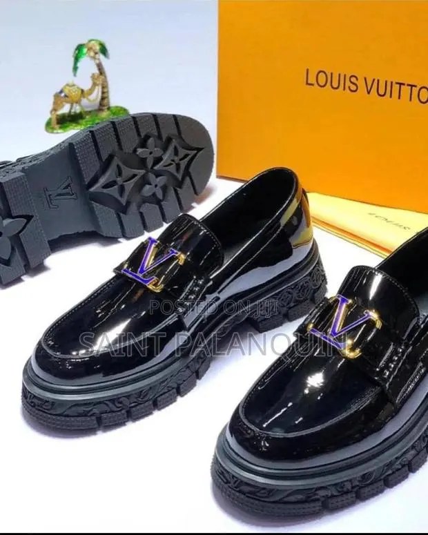 Louis Vuitton Monk · Photo 1