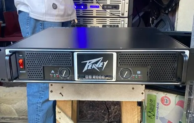 PEAVEY CS2000 Mid Amplifier · Photo 1