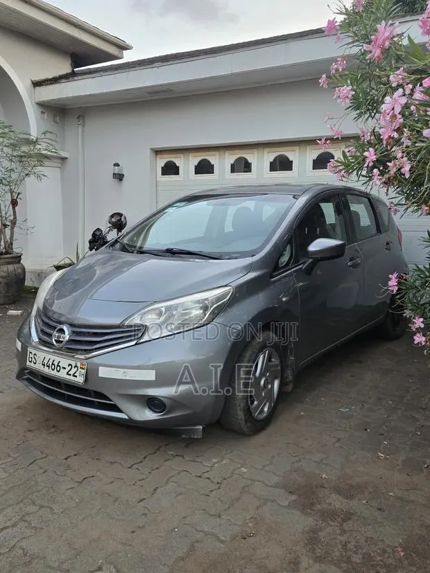 Nissan Versa 1.6 SV 4dr Sedan (1.6L 4cyl CVT) 2015 Gray · Photo 1