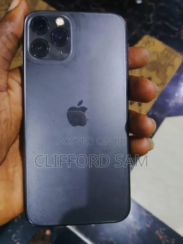 Apple iPhone 11 Pro 64 GB Gray · Photo 1