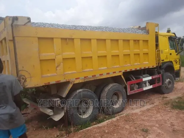 Sand/ Chippings and Laterite Supplier · Photo 1