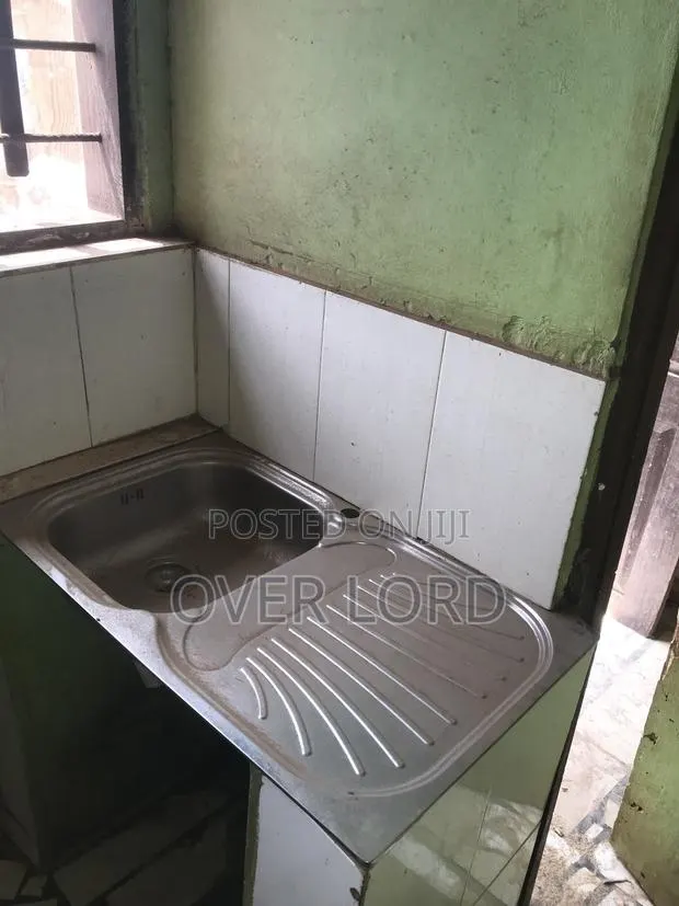 1bdrm Room & Parlour in Zongo Junction for rent · Photo 1