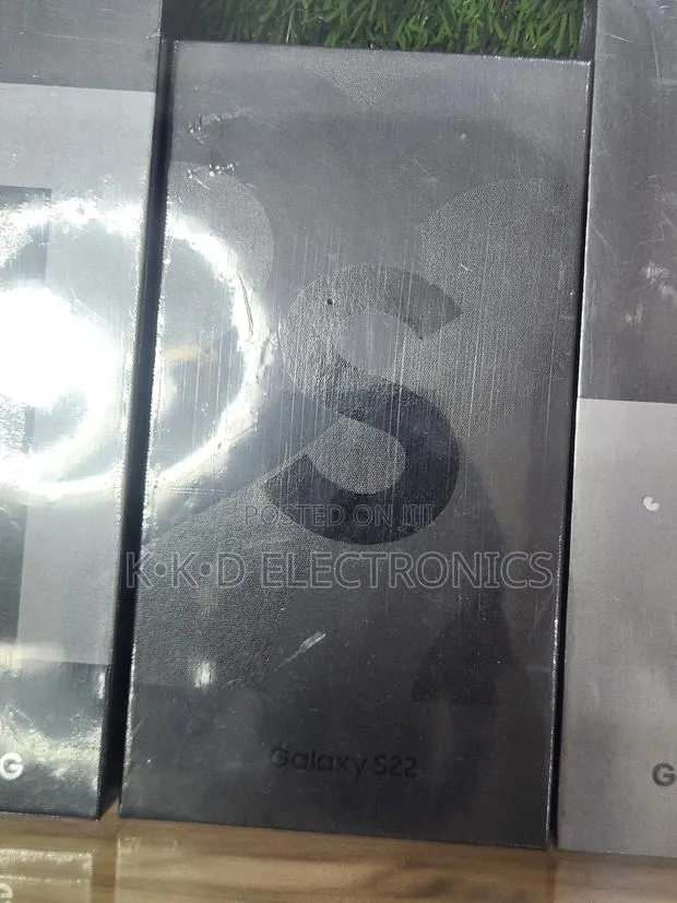 New Samsung Galaxy S22 5G 128 GB Black