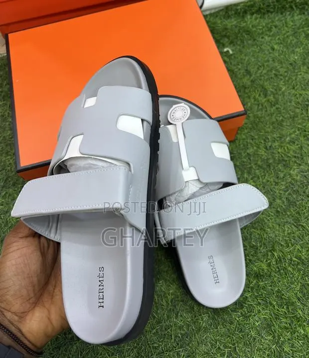 Ladies Fashion Hermes Slipper || Gray · Photo 1