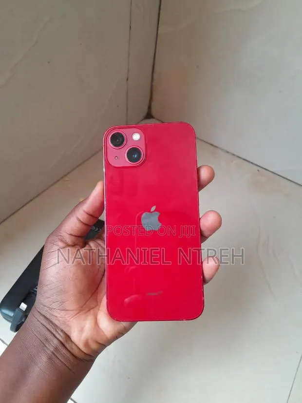 Apple iPhone 13 128 GB Red · Photo 1
