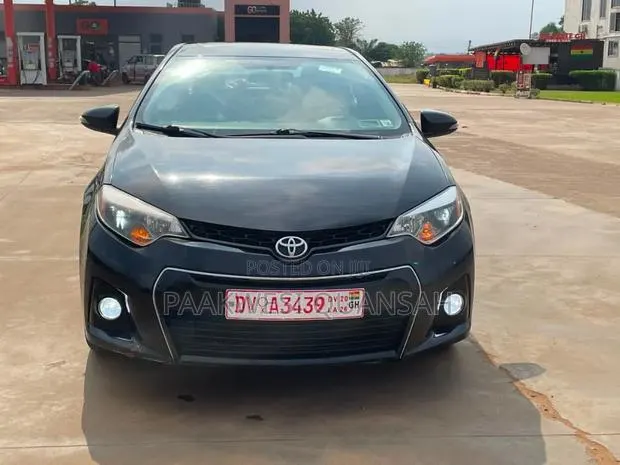 Toyota Corolla 2016 Black · Photo 1