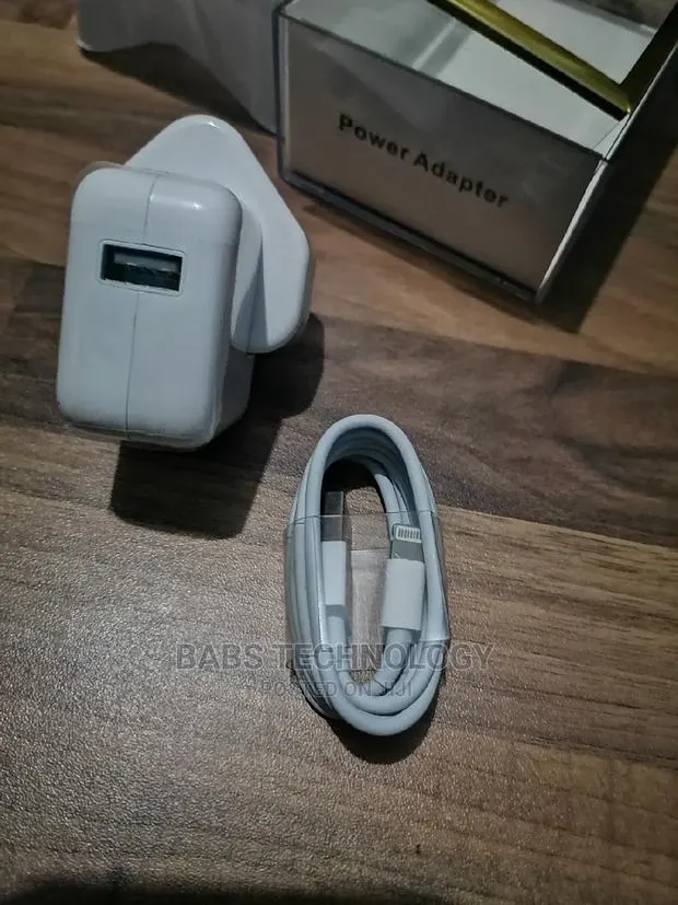 10 - 12W iPhone Charger · Photo 1