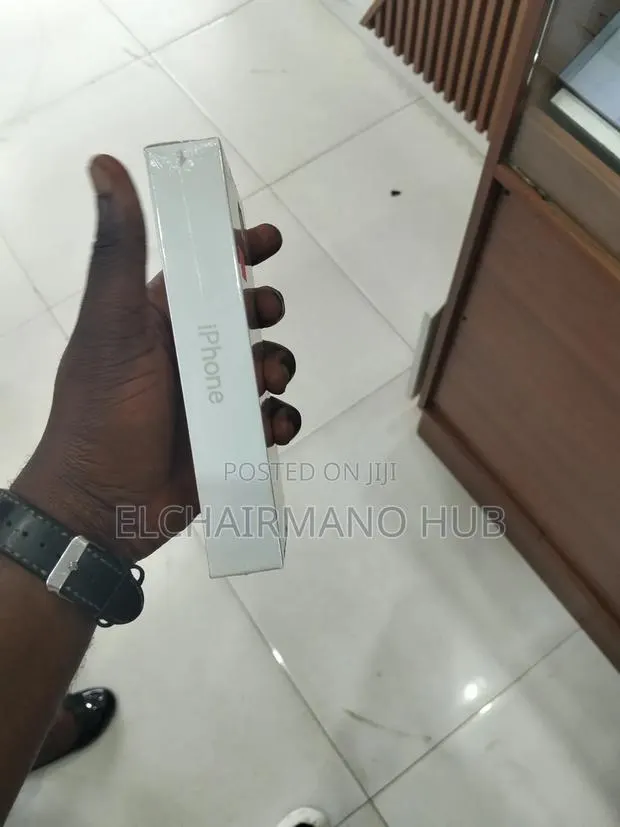 New Apple iPhone 12 64 GB · Photo 1