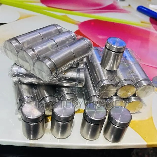 Stand Off Screws / Advert Screws · Photo 1