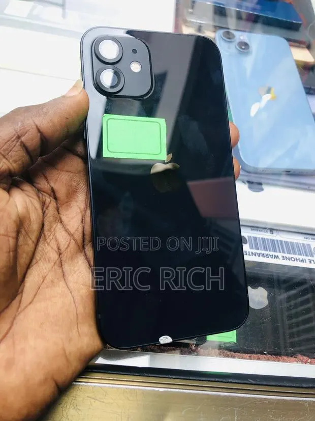Apple iPhone 12 64 GB Black · Photo 1